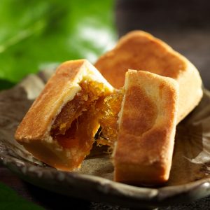 【Orange Gold】13 pcs Gift Box★Pork Mung Bean Traditional Mooncake*2+Mung Bean Traditional Mooncake*2+Traditional Pineapple Cake*9